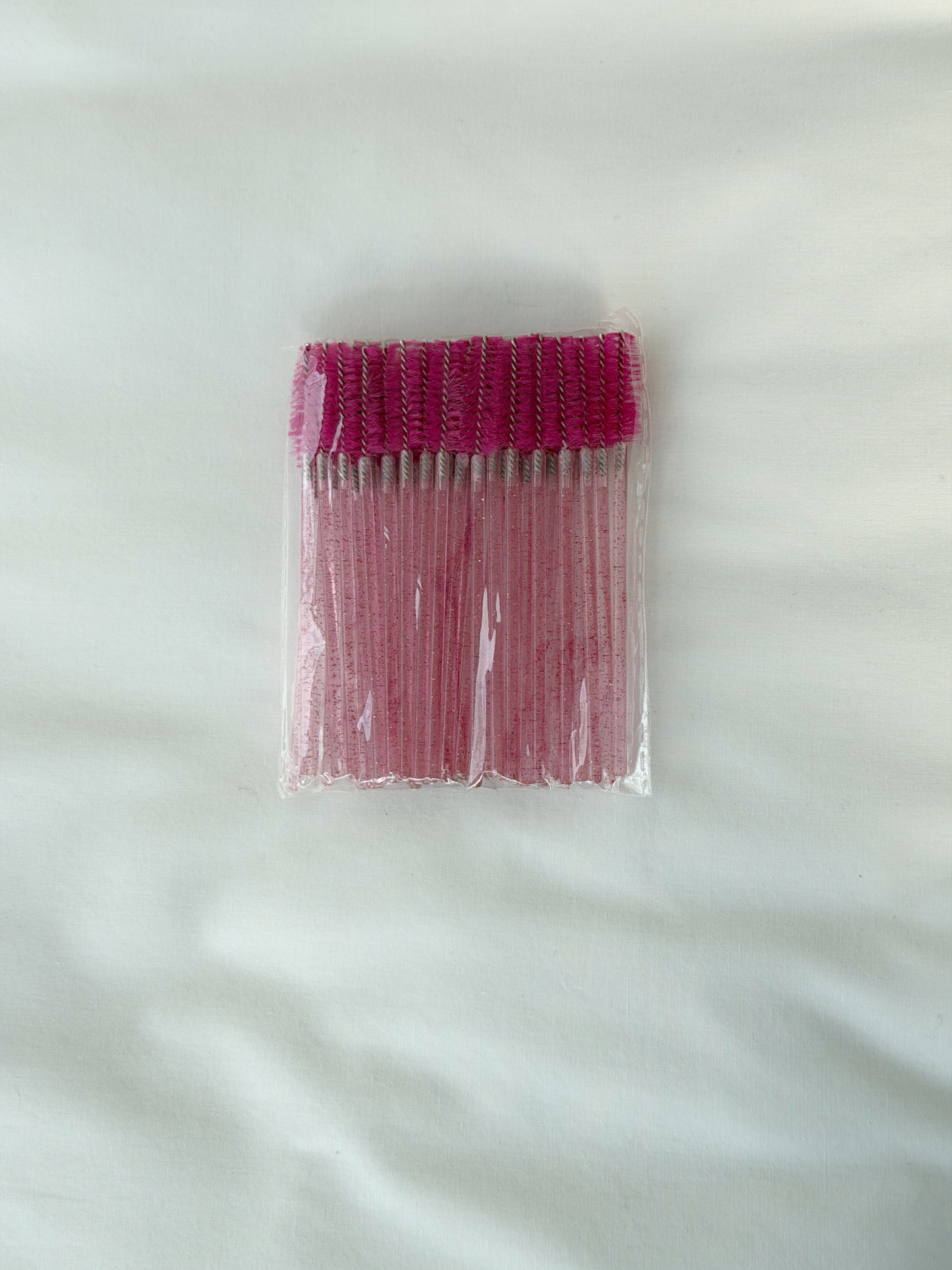 מארז כ-50 מברשות לריסים ולגבות