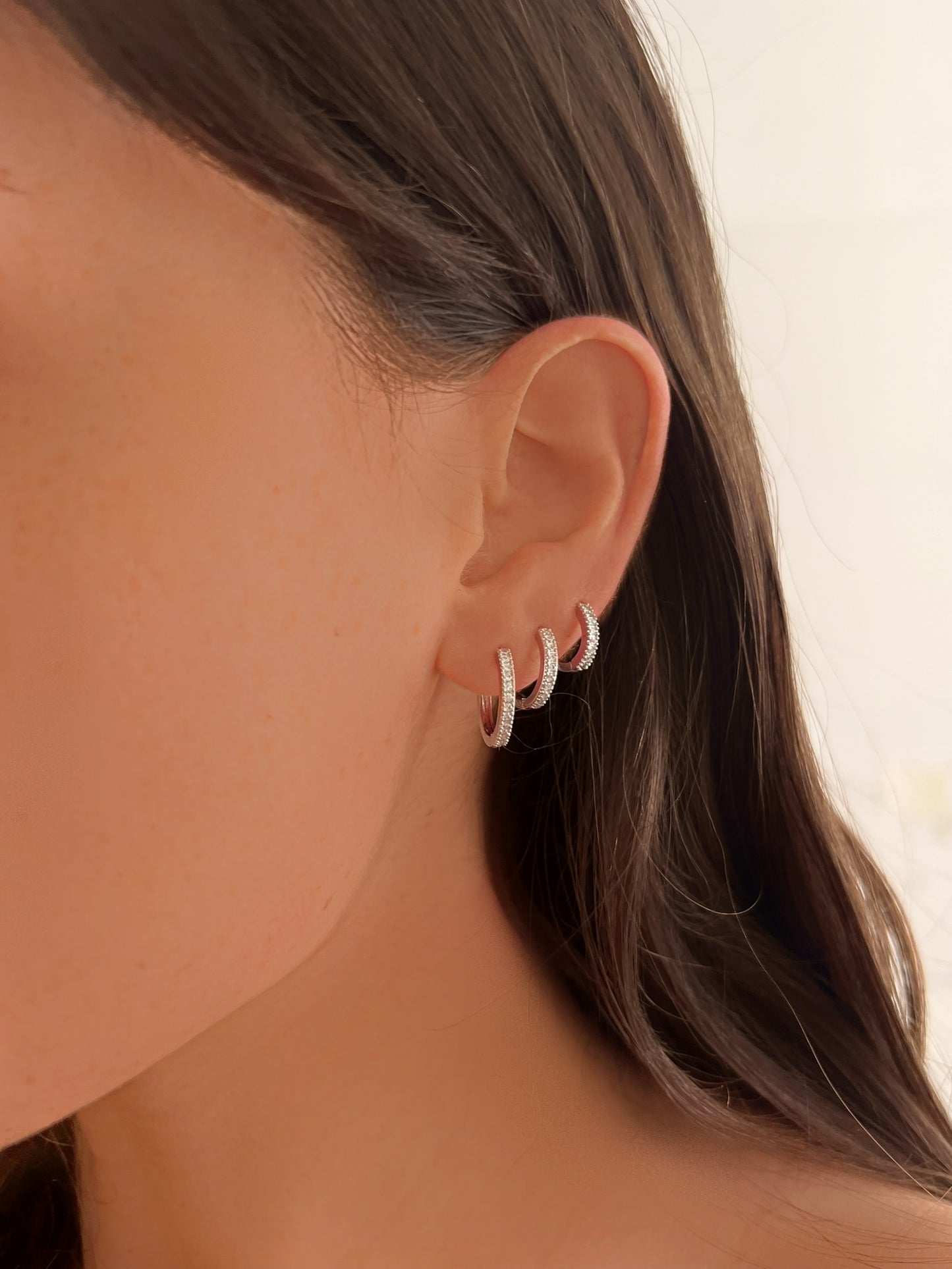 סט עגילי חישוק משובץ