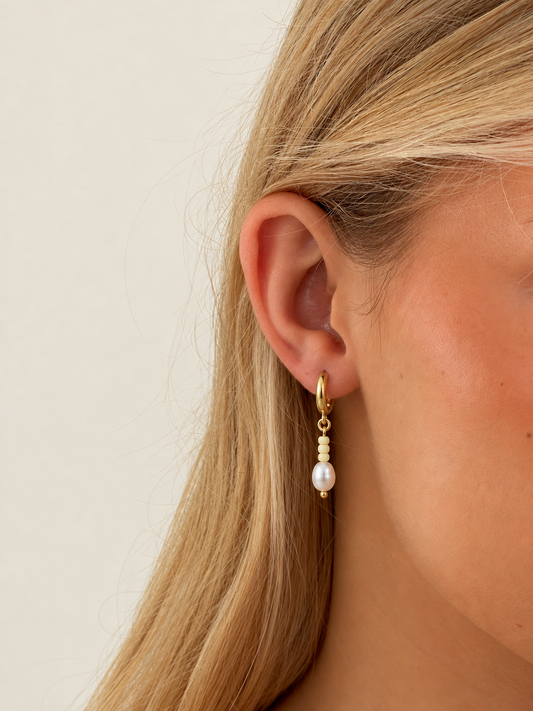 files/Delicate_gold_hoop_with_pearl_charm.png