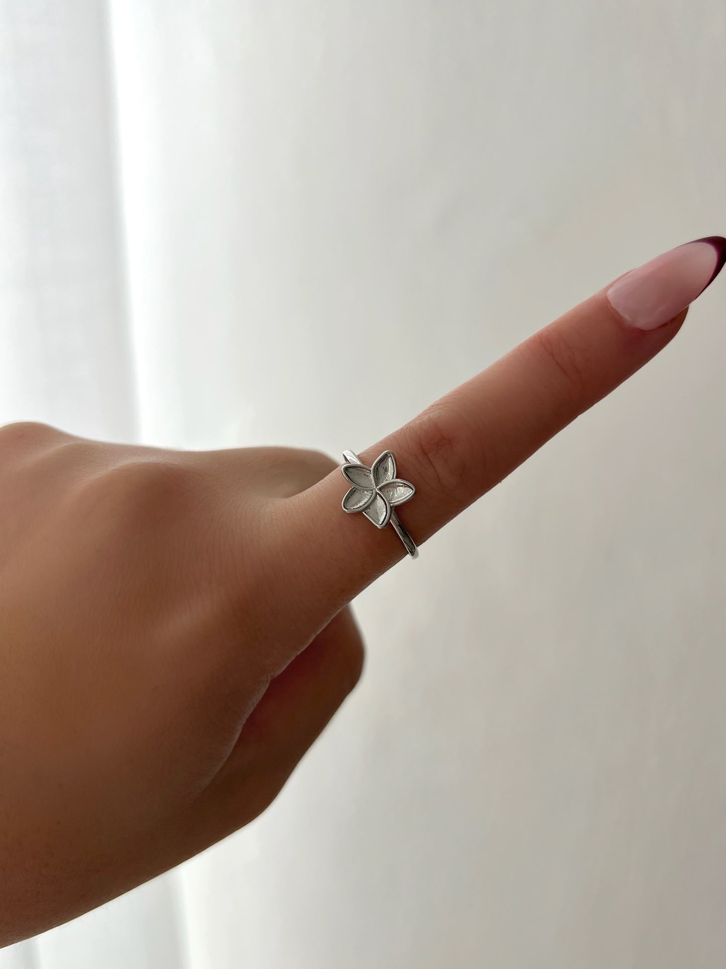 טבעת פרח לילי עדינה