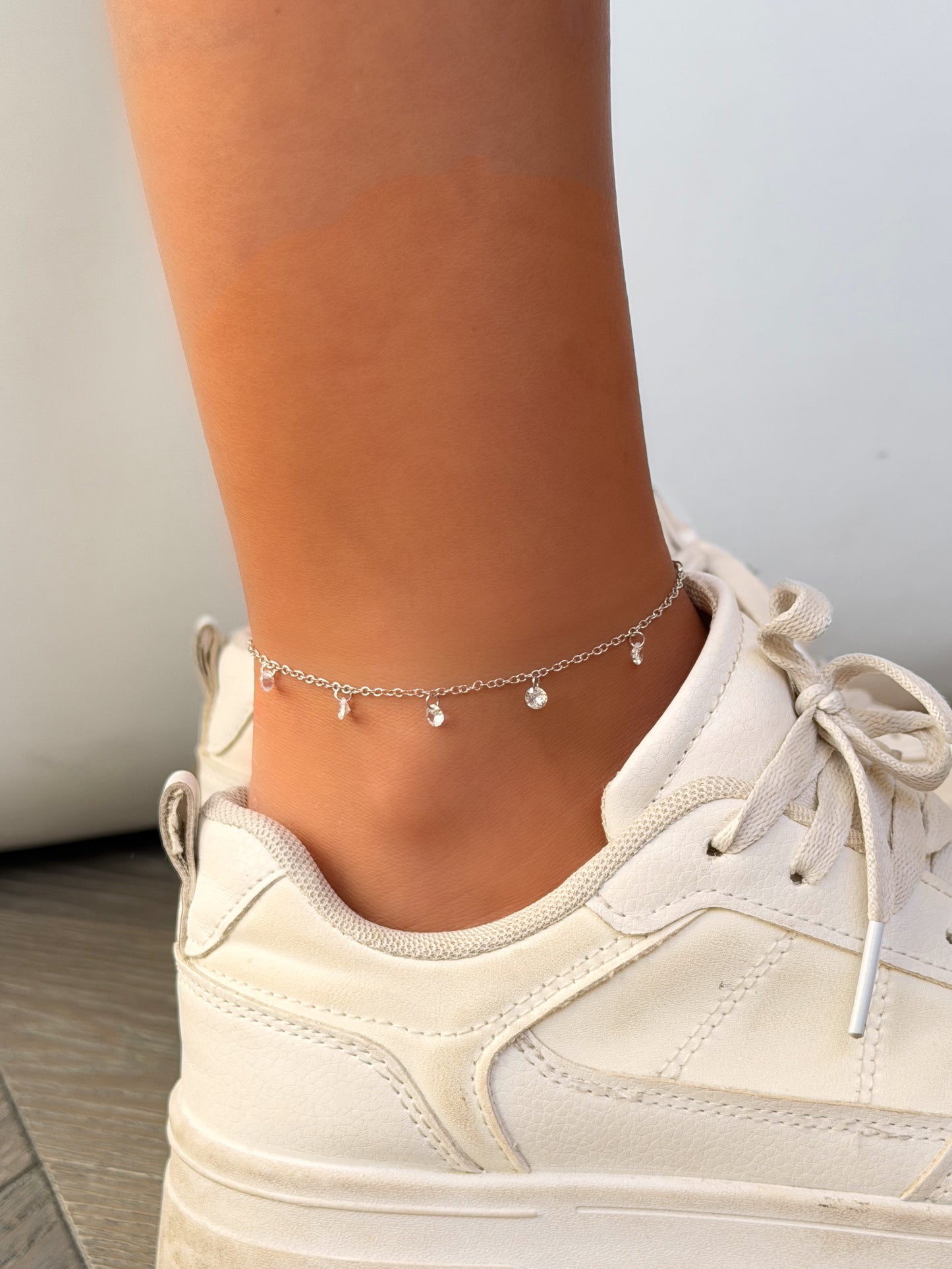 צמיד לרגל זירקונים נופלים יולי