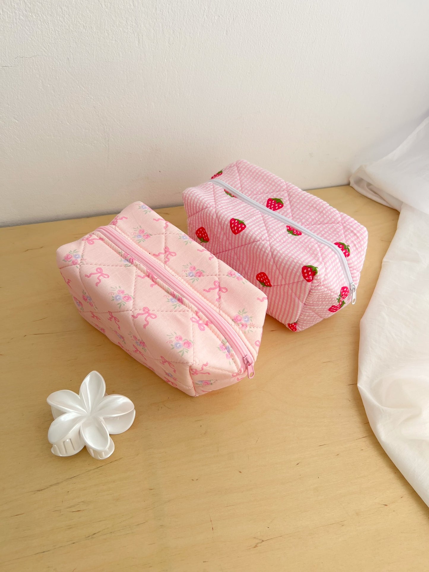 תיק איפור תותים