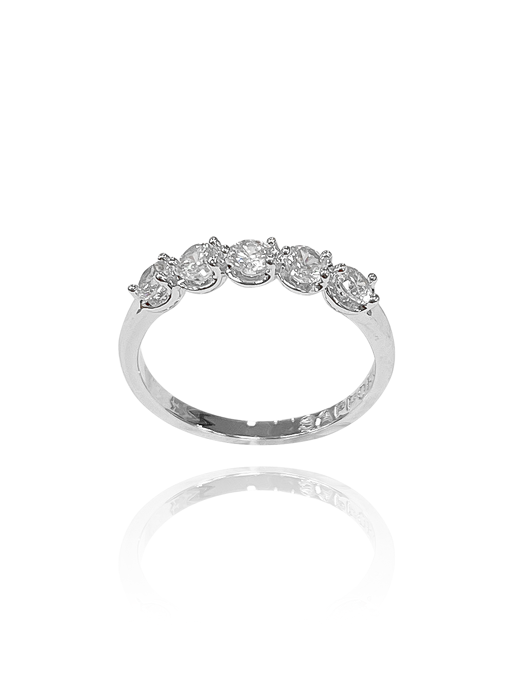 טבעת זירקונים עדינה