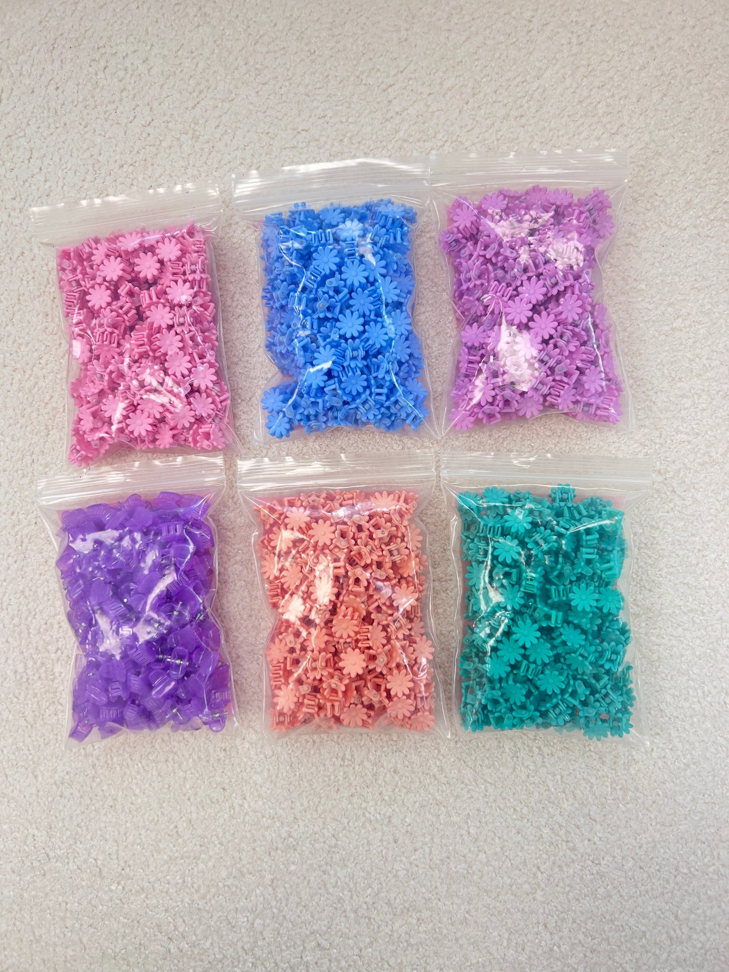 מארז של כ- 100 מיני קליפסים בהפתעה