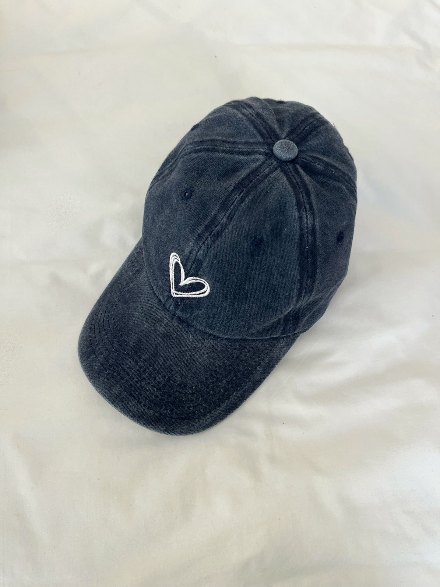 כובע מצחייה לב