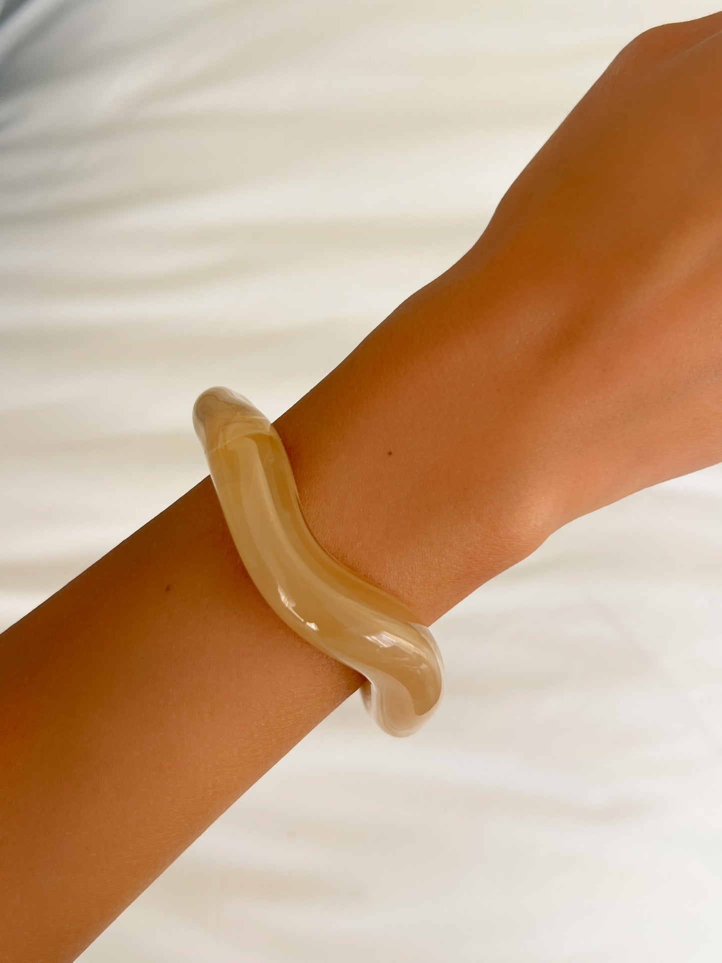 צמיד קשיח בוהו מסולסל