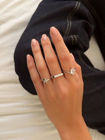 טבעת מנטה ריי פס משובצת וי מרקיז