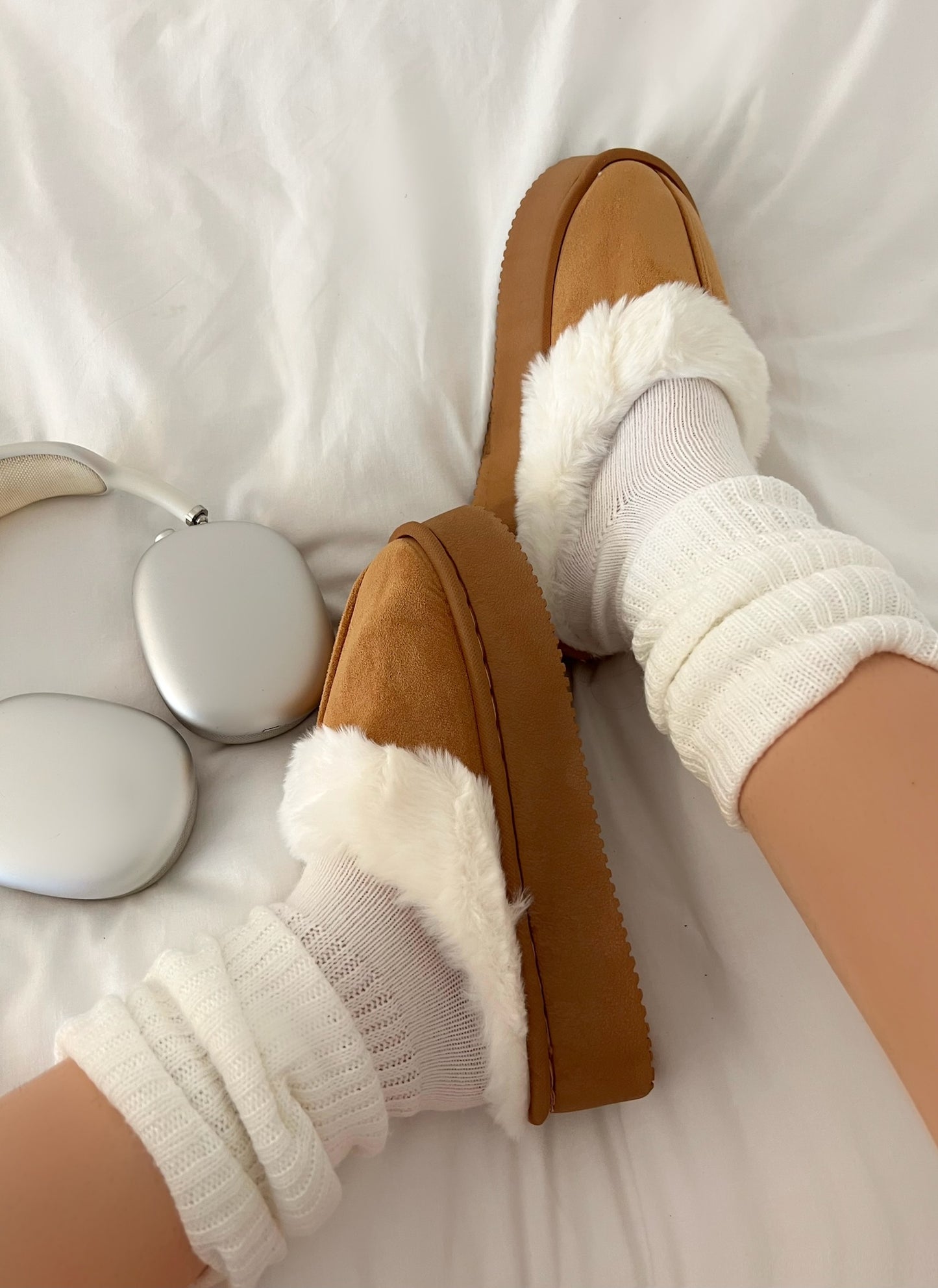 נעלי בית חום בהיר פס פרווה