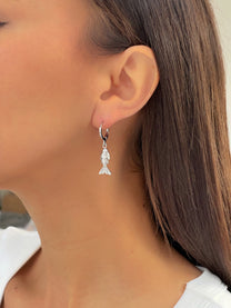 זוג עגילי חישוק דג עדין