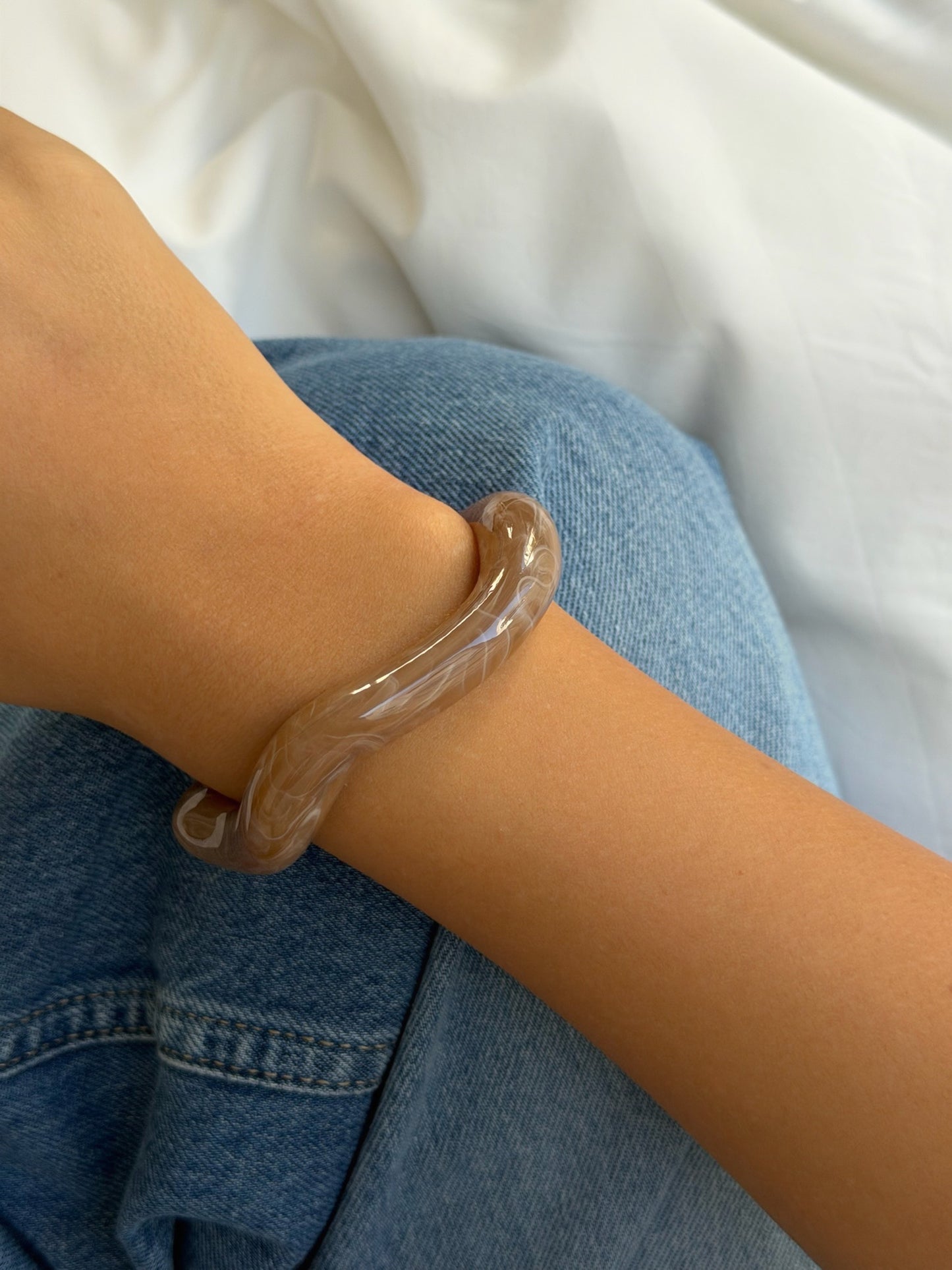 צמיד קשיח בוהו מסולסל