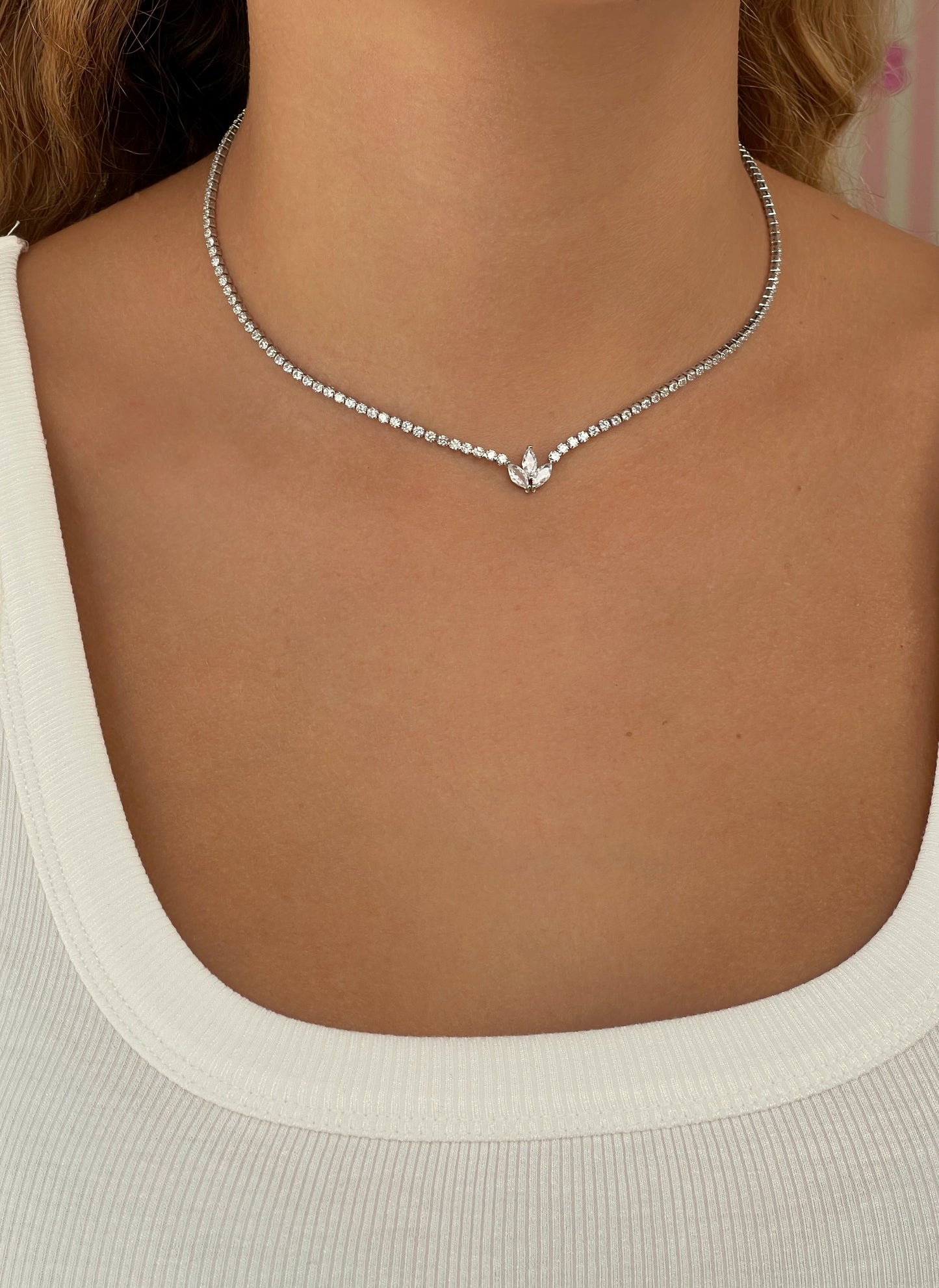 צ'וקר טניס פרח לוטוס בל