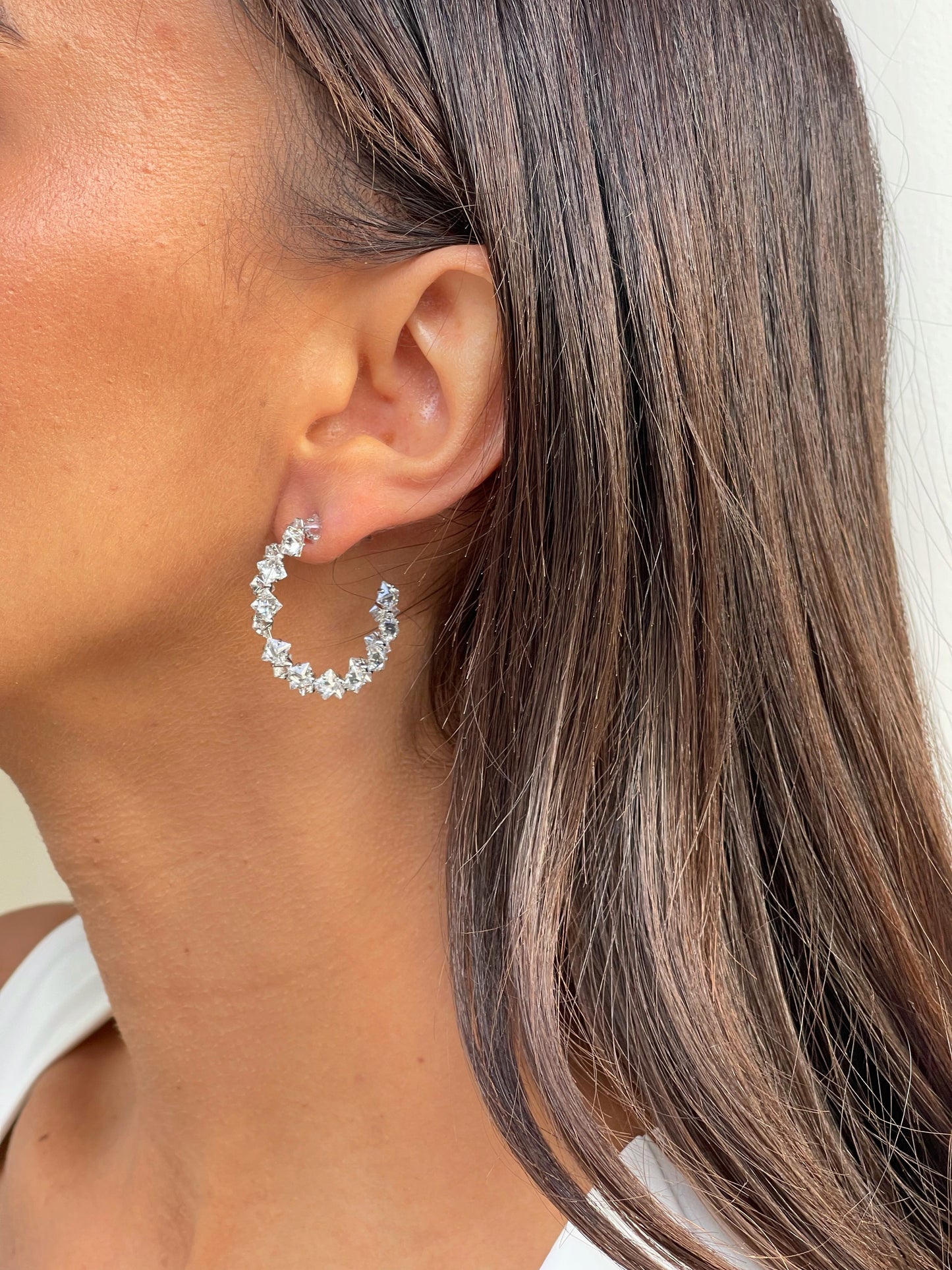 זוג עגילי חישוק אנה