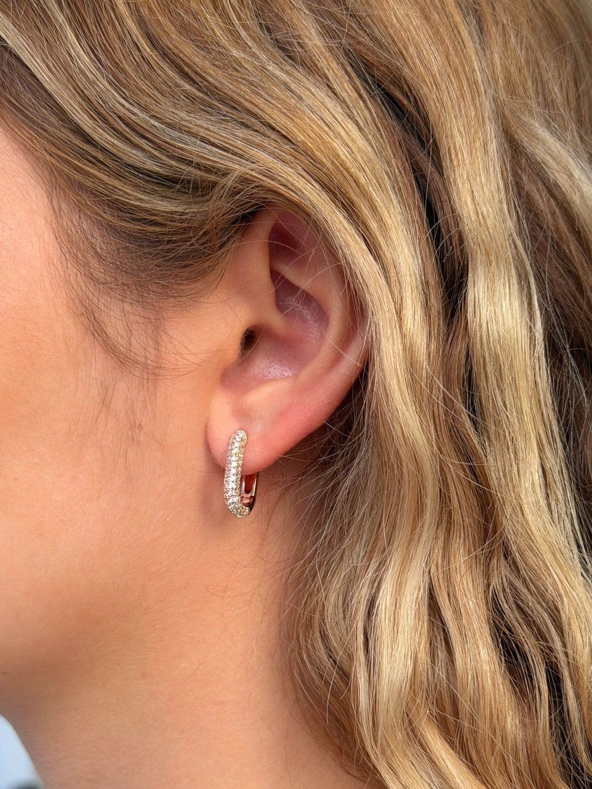 זוג עגילי חישוק מרובע משובץ