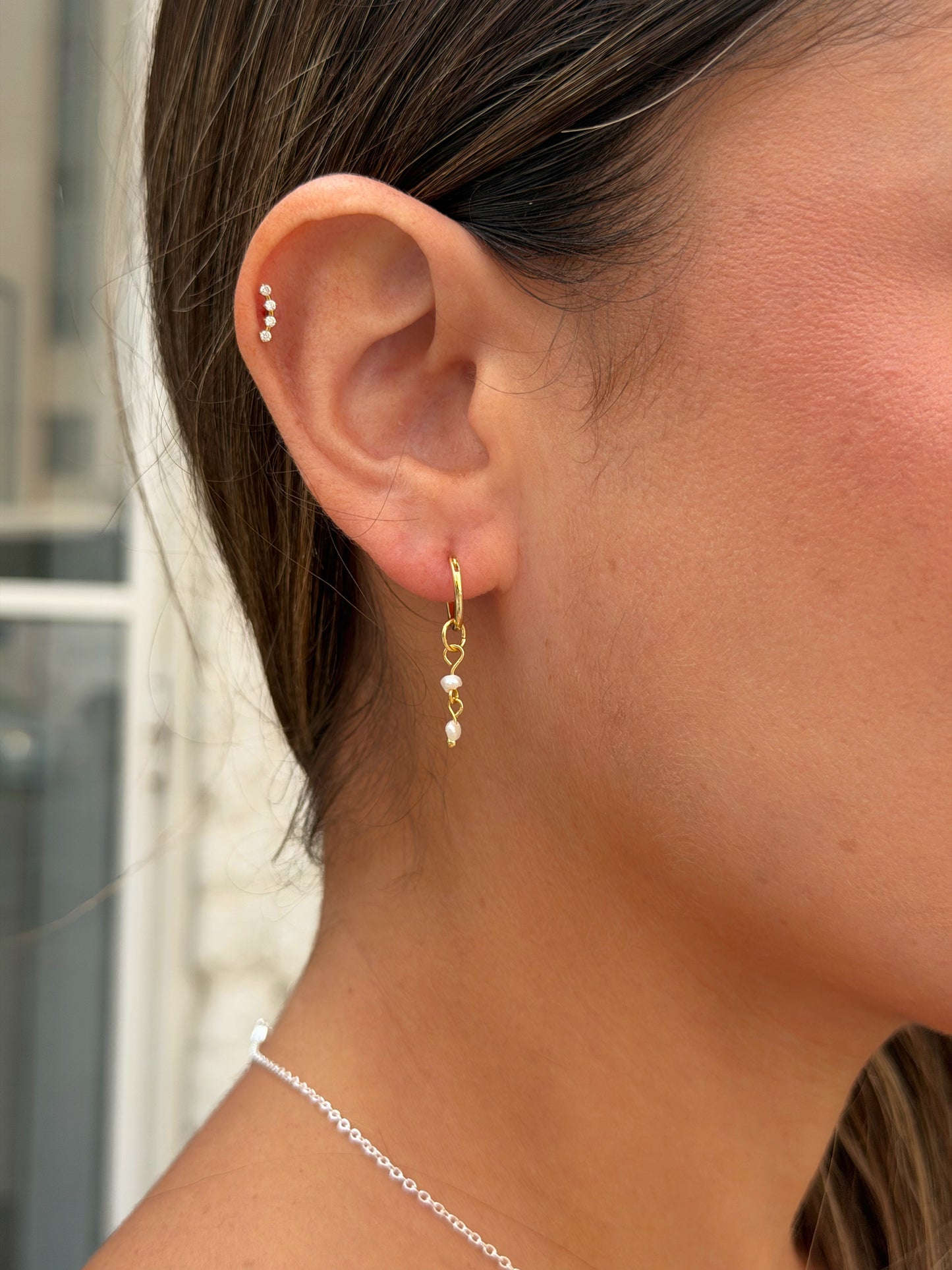 זוג עגילי חישוק פנינים אודל מכסף אמיתי 925