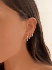 זוג עגילי חישוק משובץ