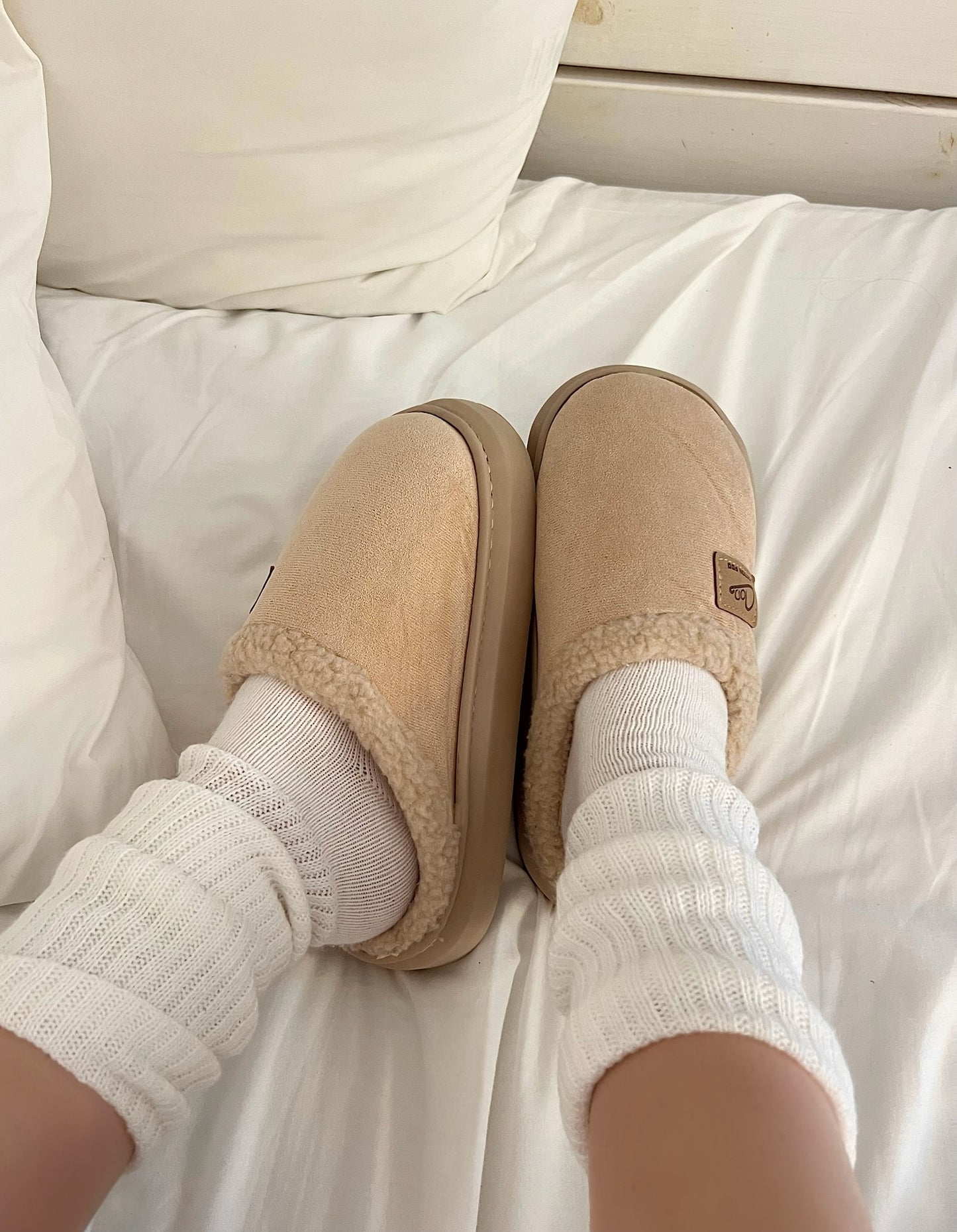 נעלי בית חלקות בז