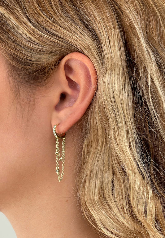 זוג עגילי חישוק בשילוב שרשרת זירקונים כפולה