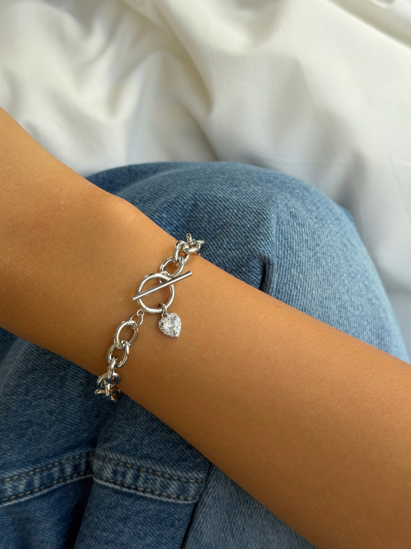 צמיד לולאות אבן לב משובץ