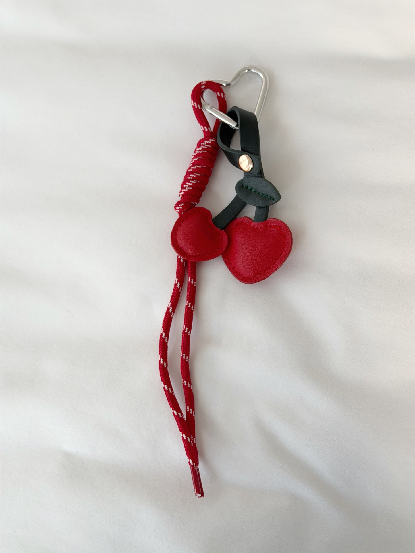 מחזיק לתיק דובדבן