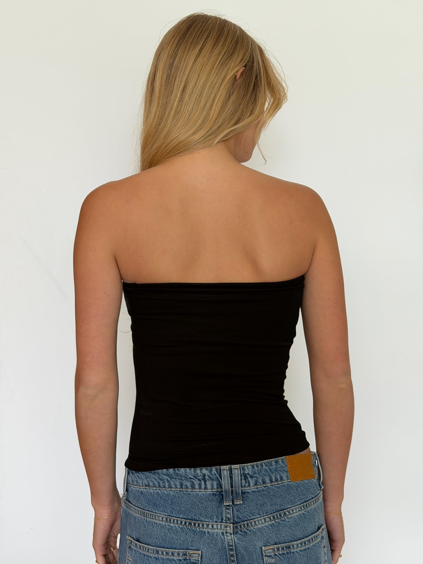 סטרפלס חלק שחורה
