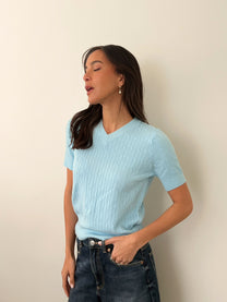 חולצת סוודר וי קצרה