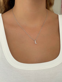 שרשרת אות משובצת עדינה