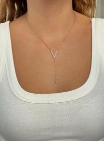 שרשרת וי נופלת