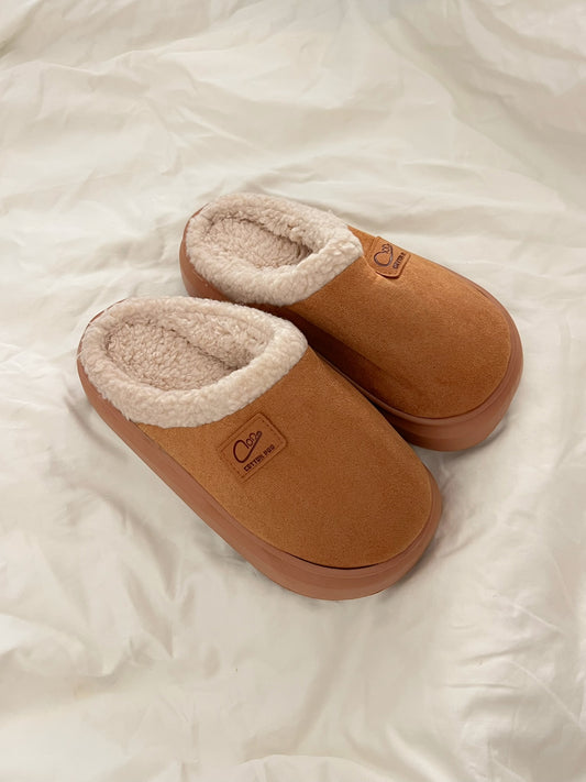 נעלי בית חלקות חום בהיר