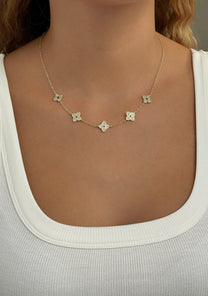 שרשרת פרחים משובצים