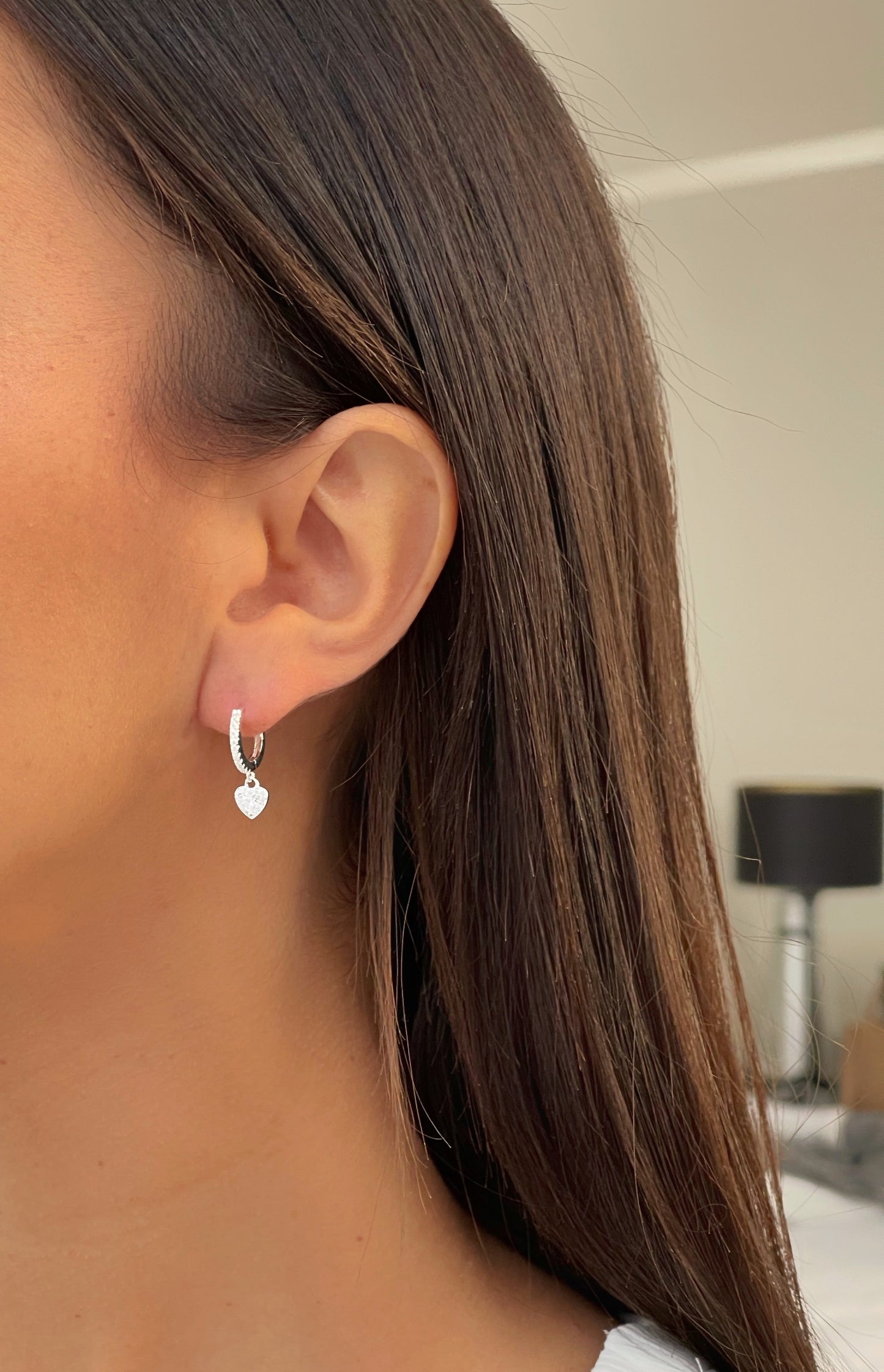 זוג עגילי חישוק אבן זירקון לב משובץ מכסף אמיתי 925