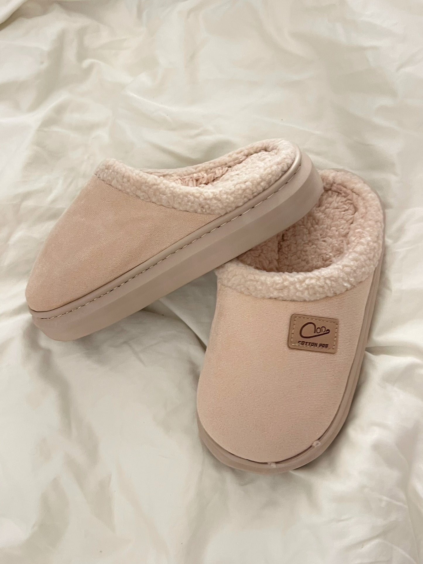 נעלי בית חלקות בז