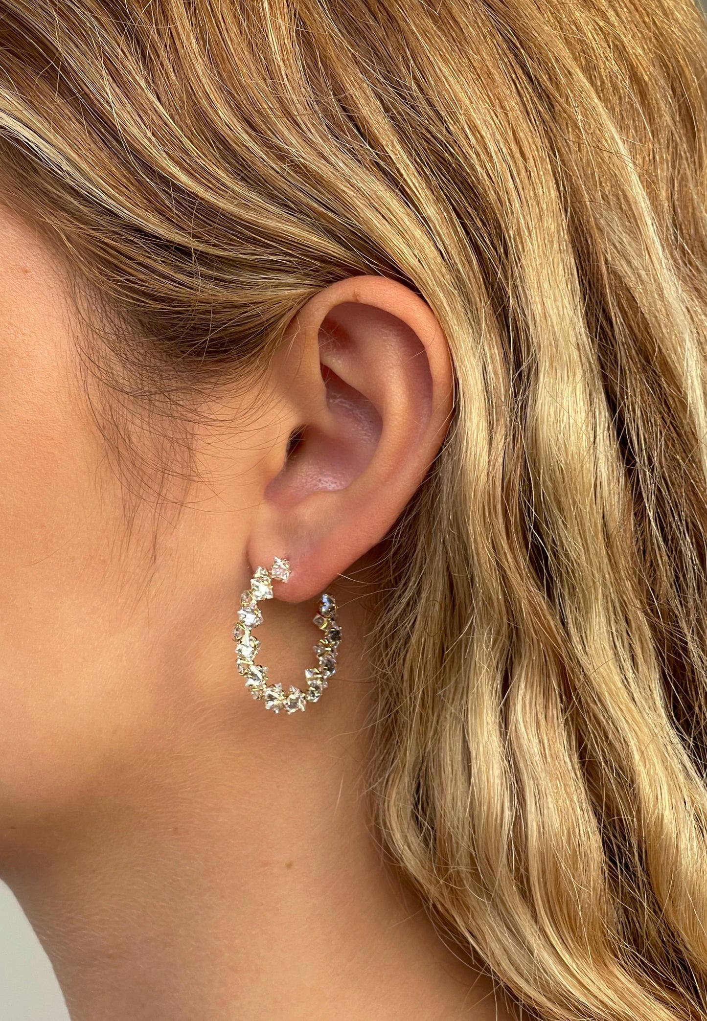 זוג עגילי חישוק אנה