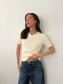 חולצת סוודר וי קצרה