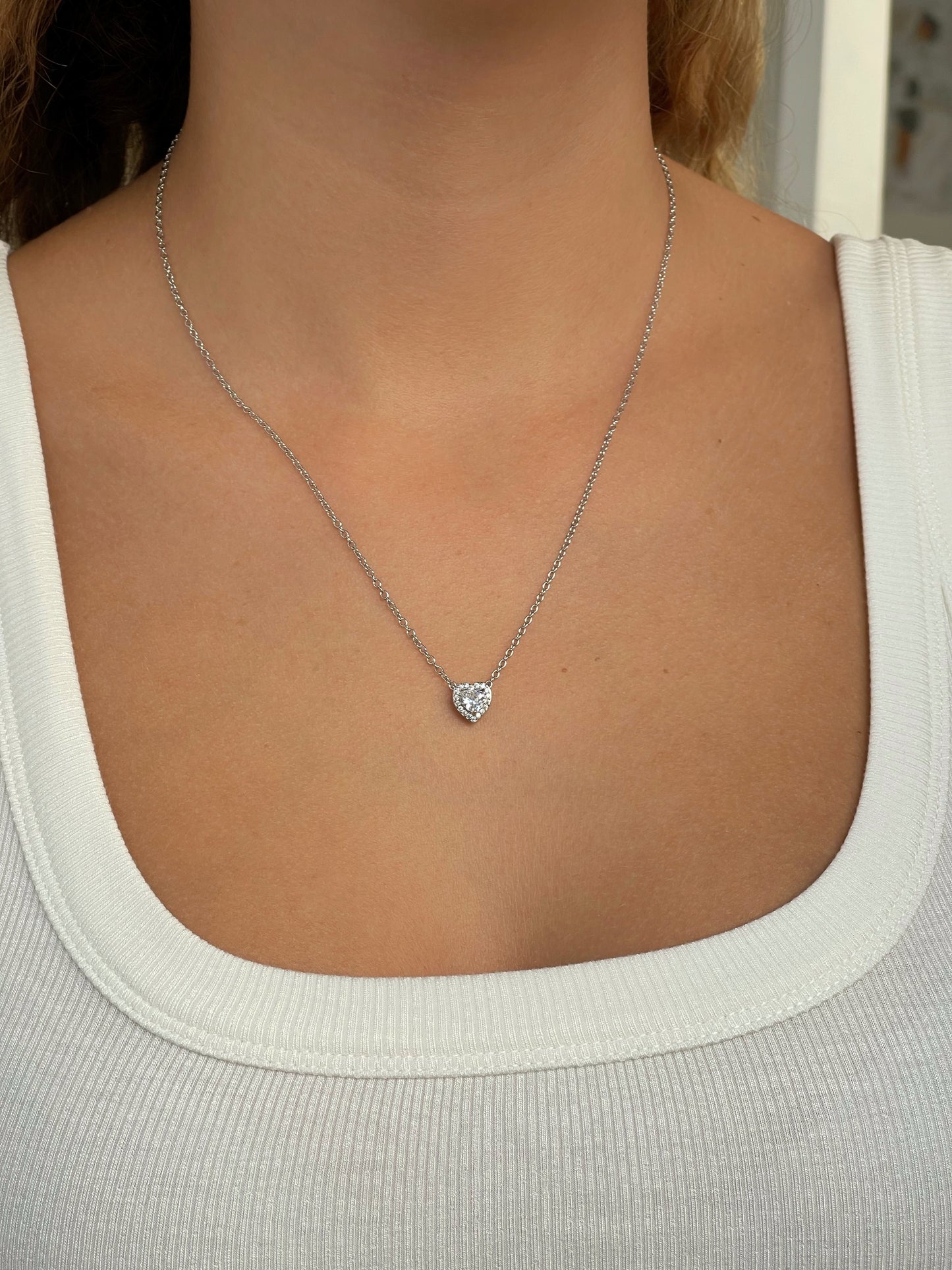 שרשרת אבן זירקון לב משובץ