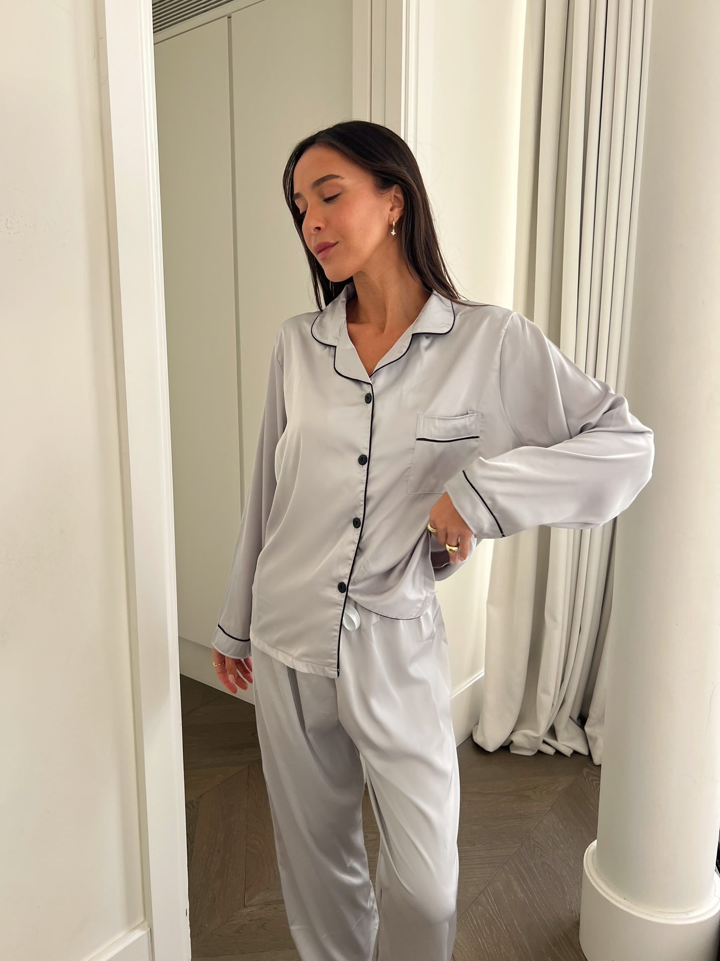 סט פיג'מה סאטן אפור