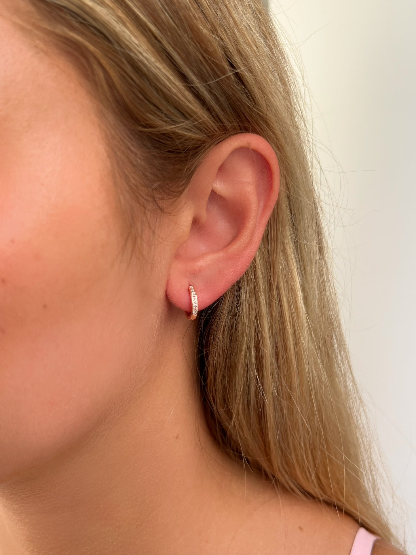 זוג עגילי חישוק משובץ ריבועים