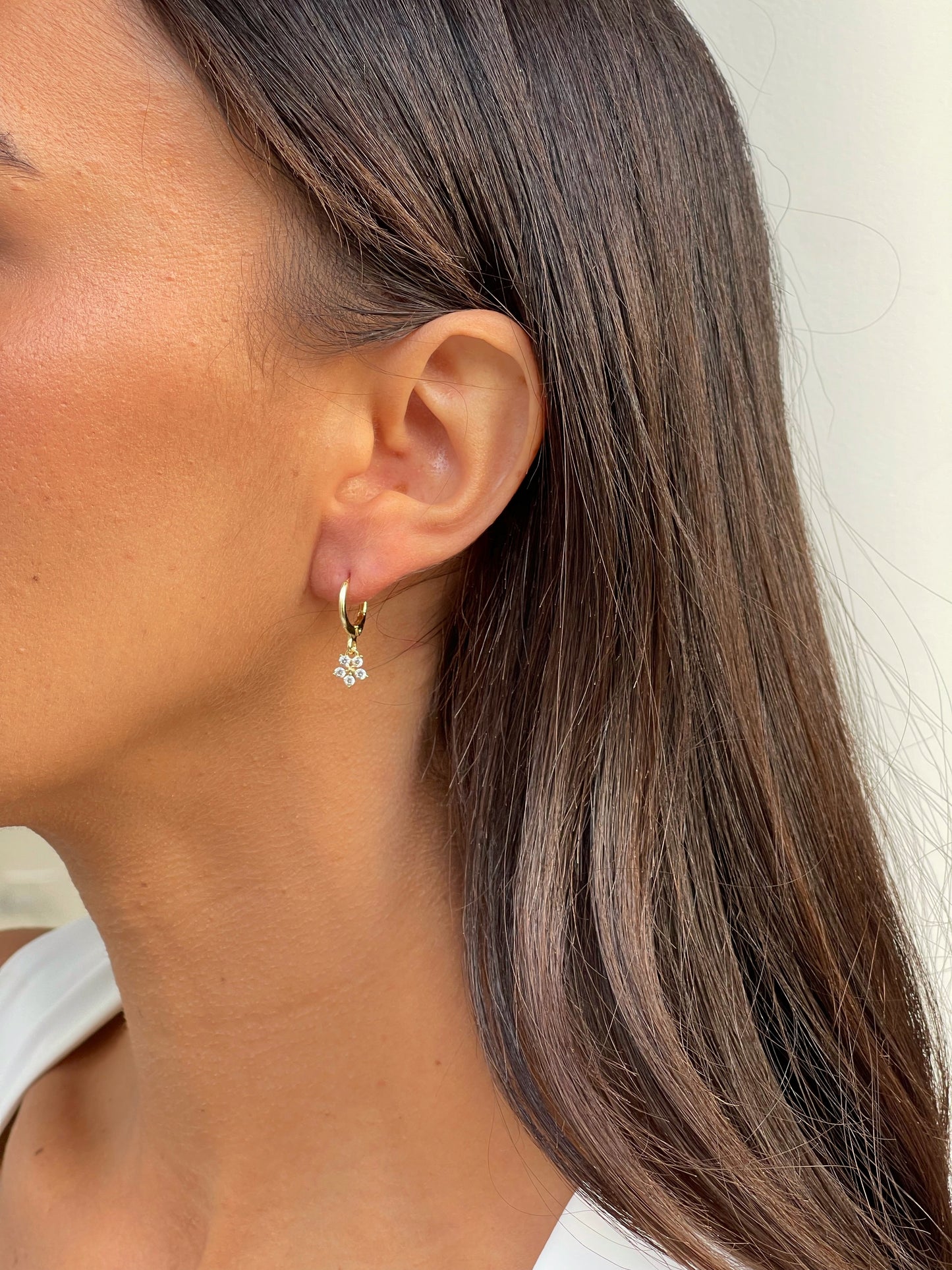 זוג עגילי חישוק פרח משובץ מכסף אמיתי 925