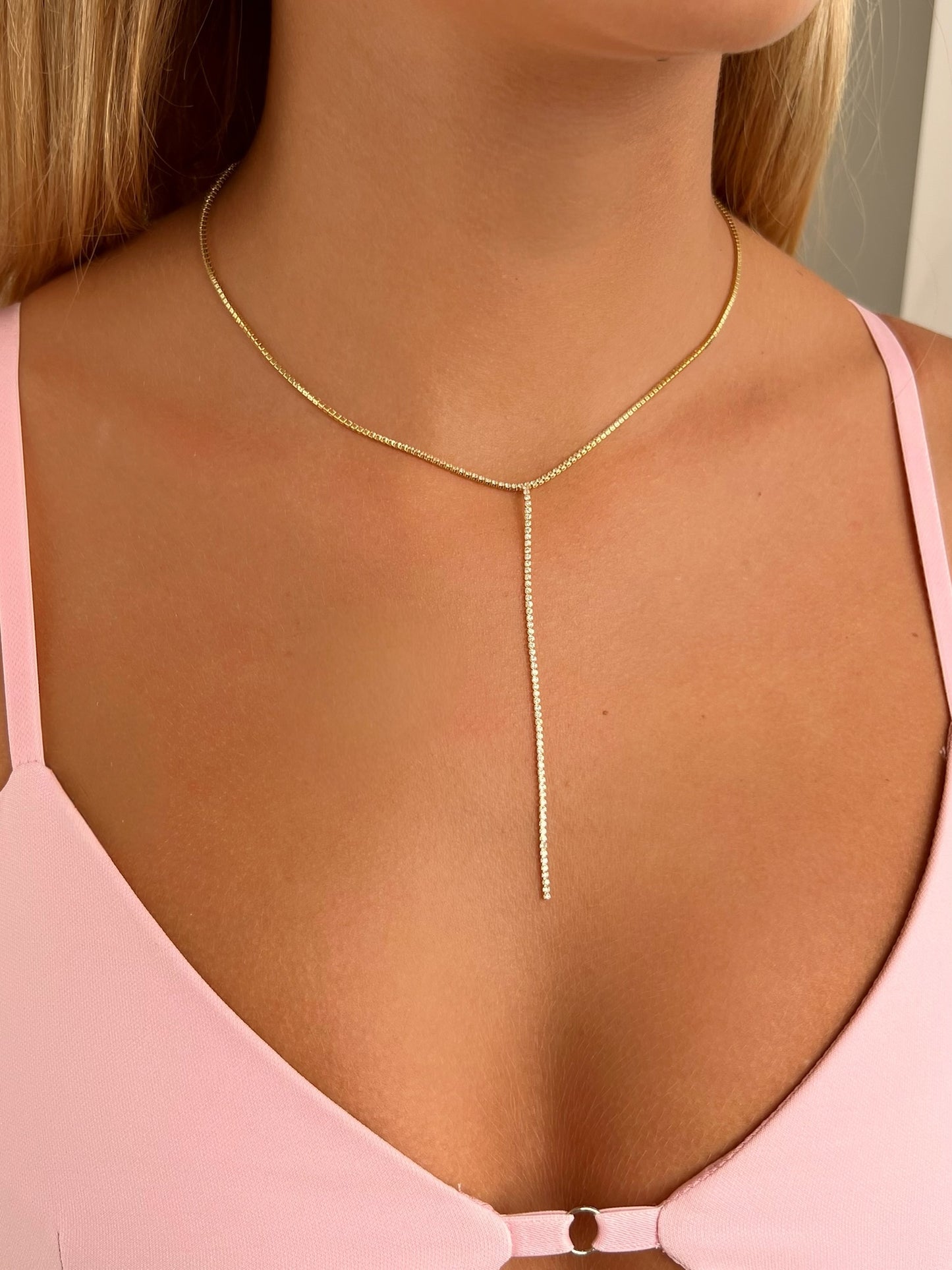 שרשרת טניס נופלת