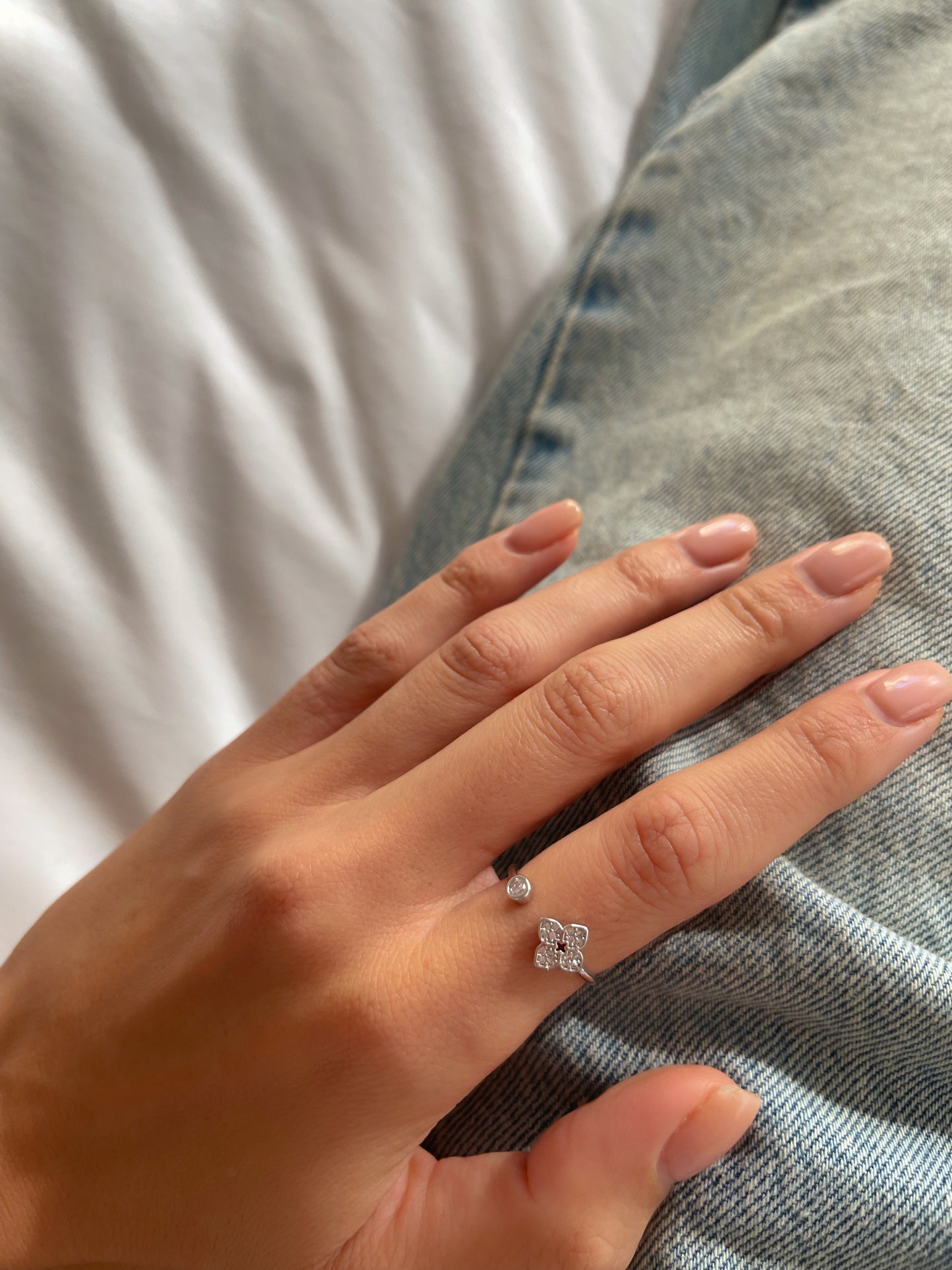 טבעת פרח משובץ זירקון