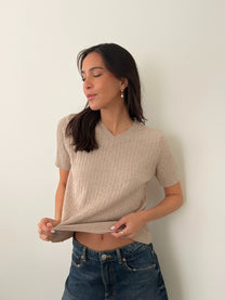 חולצת סוודר וי קצרה