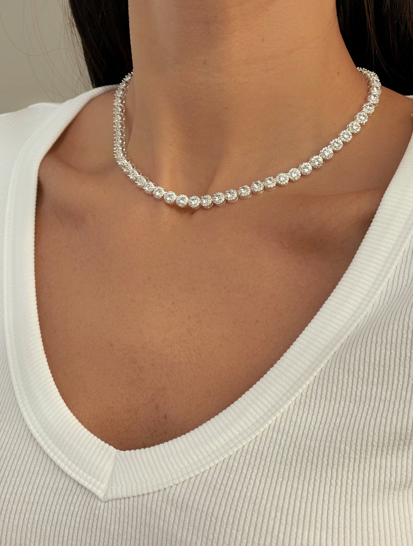 שרשרת אבנים משובצים