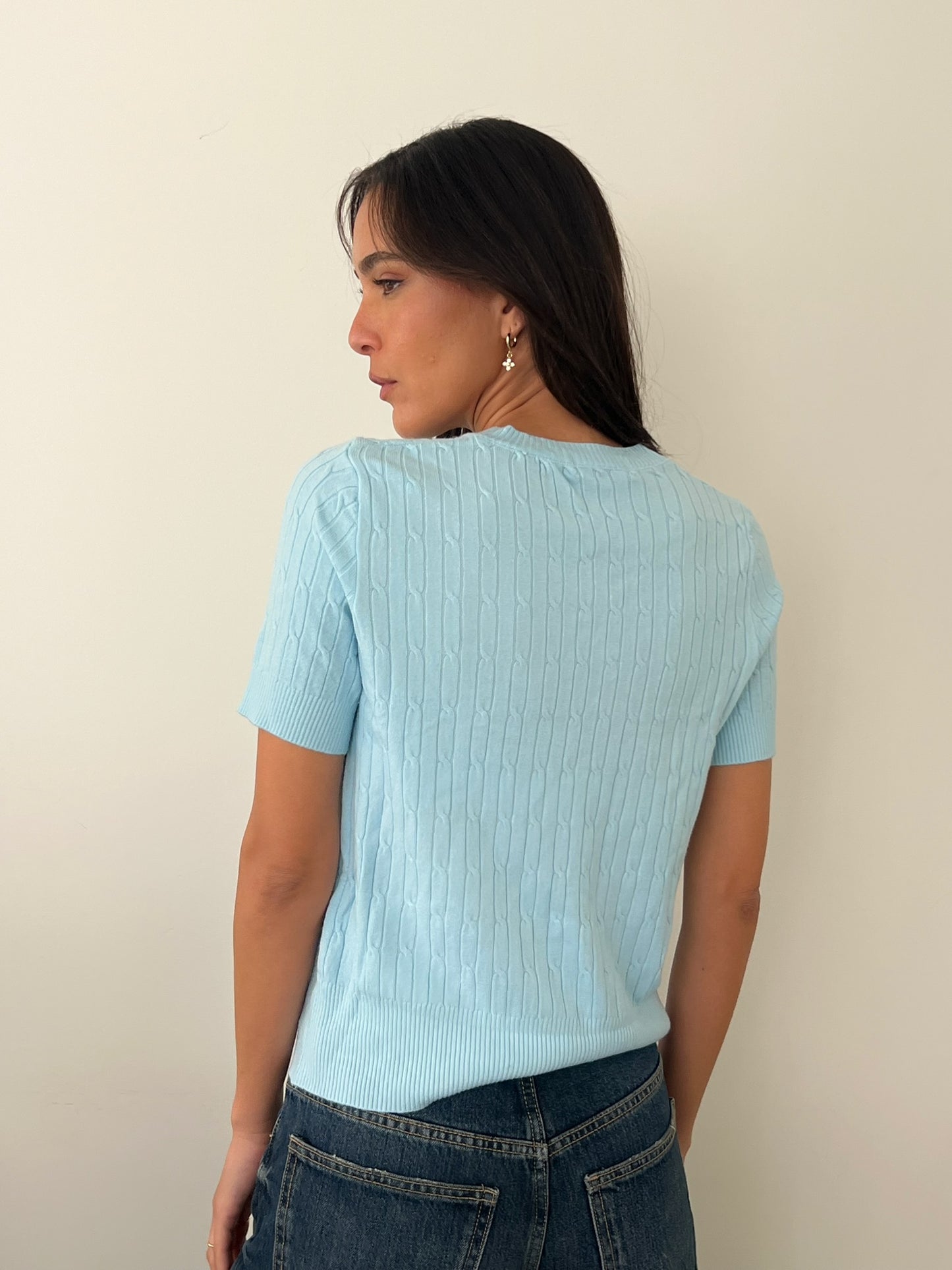 חולצת סוודר וי קצרה