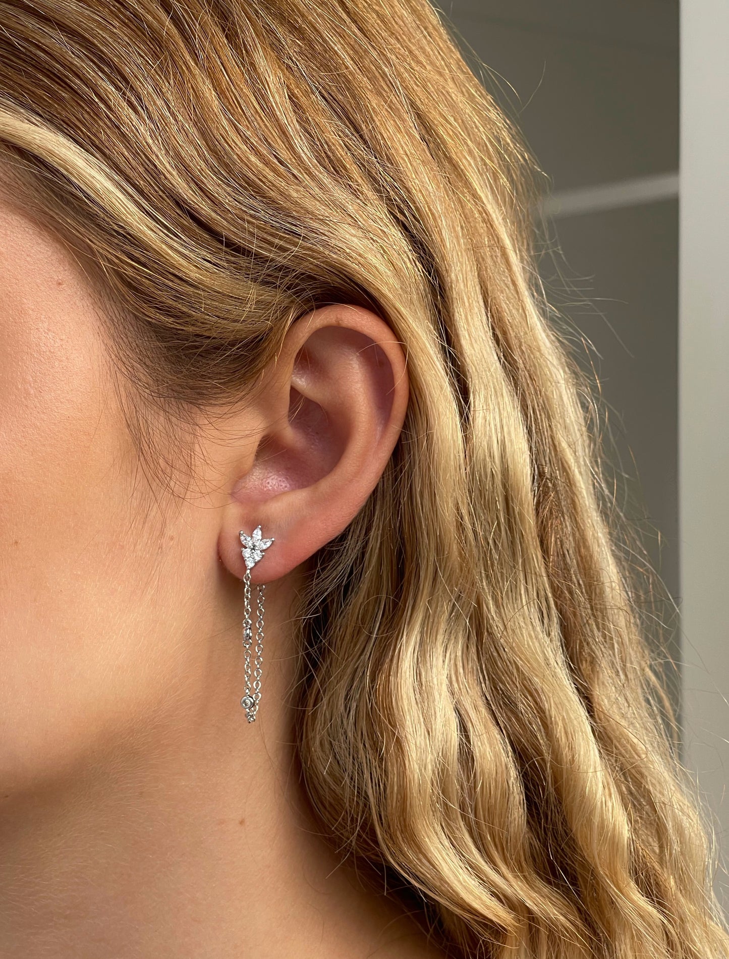 זוג עגילי פרח לוטוס בל בשילוב לב שרשרת