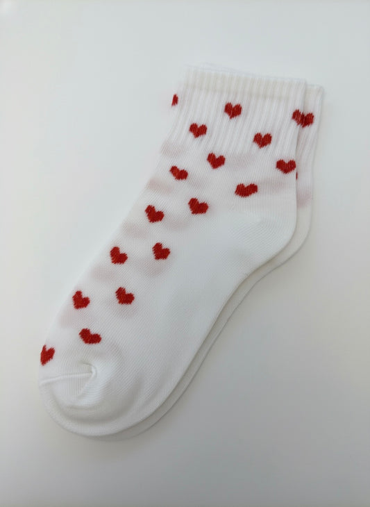 גרביים קצרות לבבות אדומים