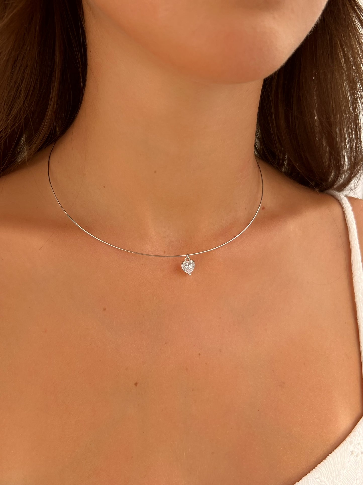 שרשרת קשיחה בשילוב זירקון לב