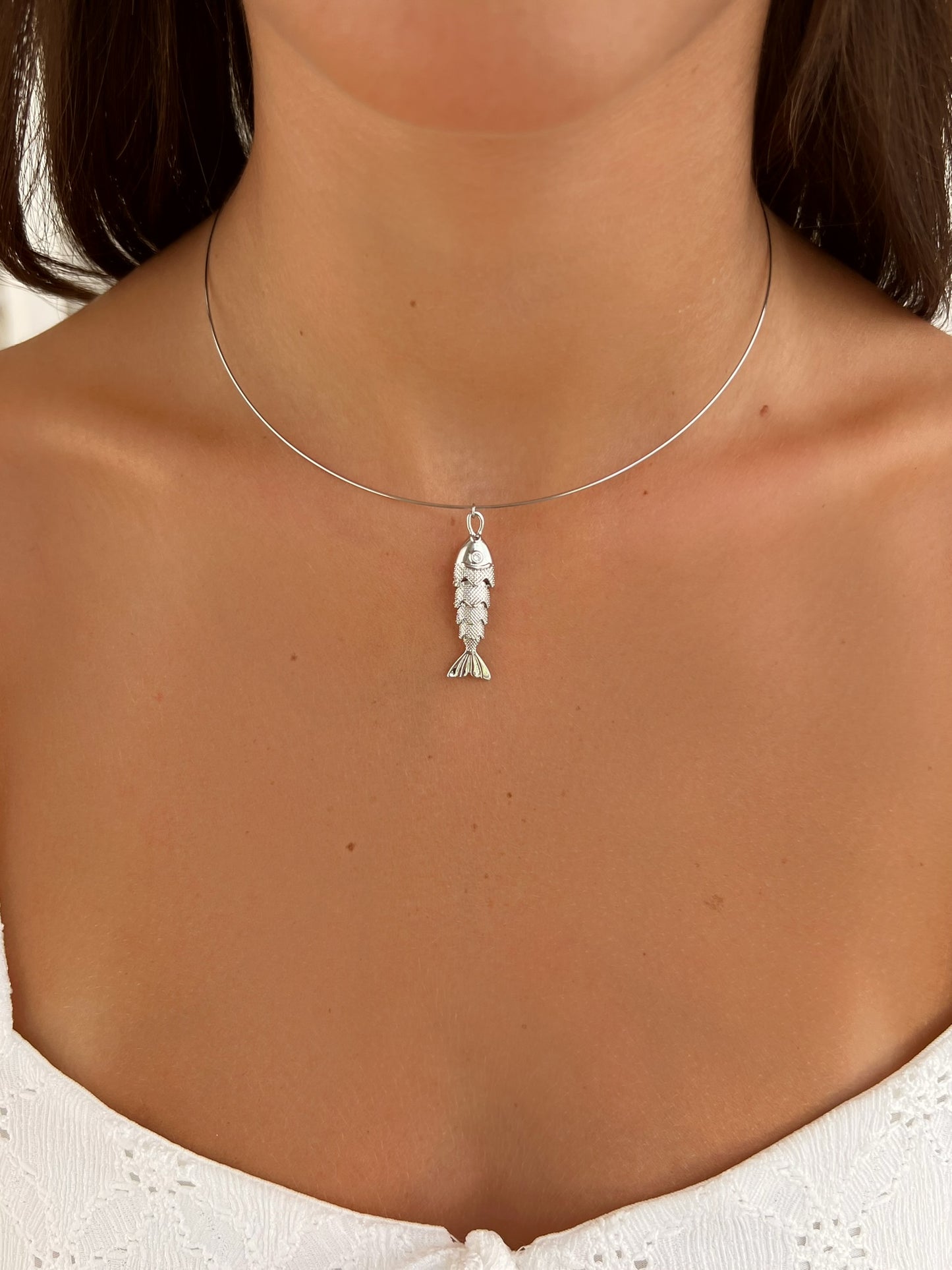 שרשרת קשיחה בשילוב דג