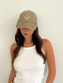 כובע מצחייה לב