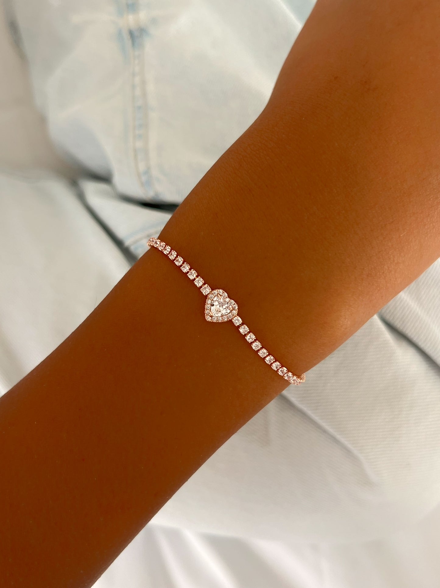 צמיד טניס אבן זירקון לב משובץ