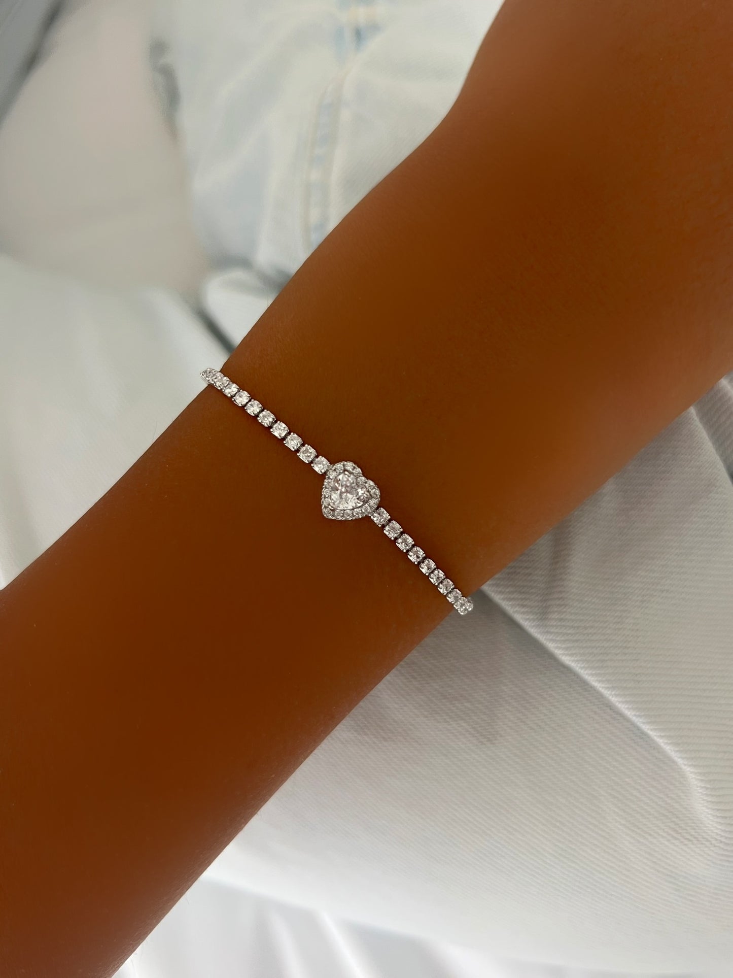 צמיד טניס אבן זירקון לב משובץ