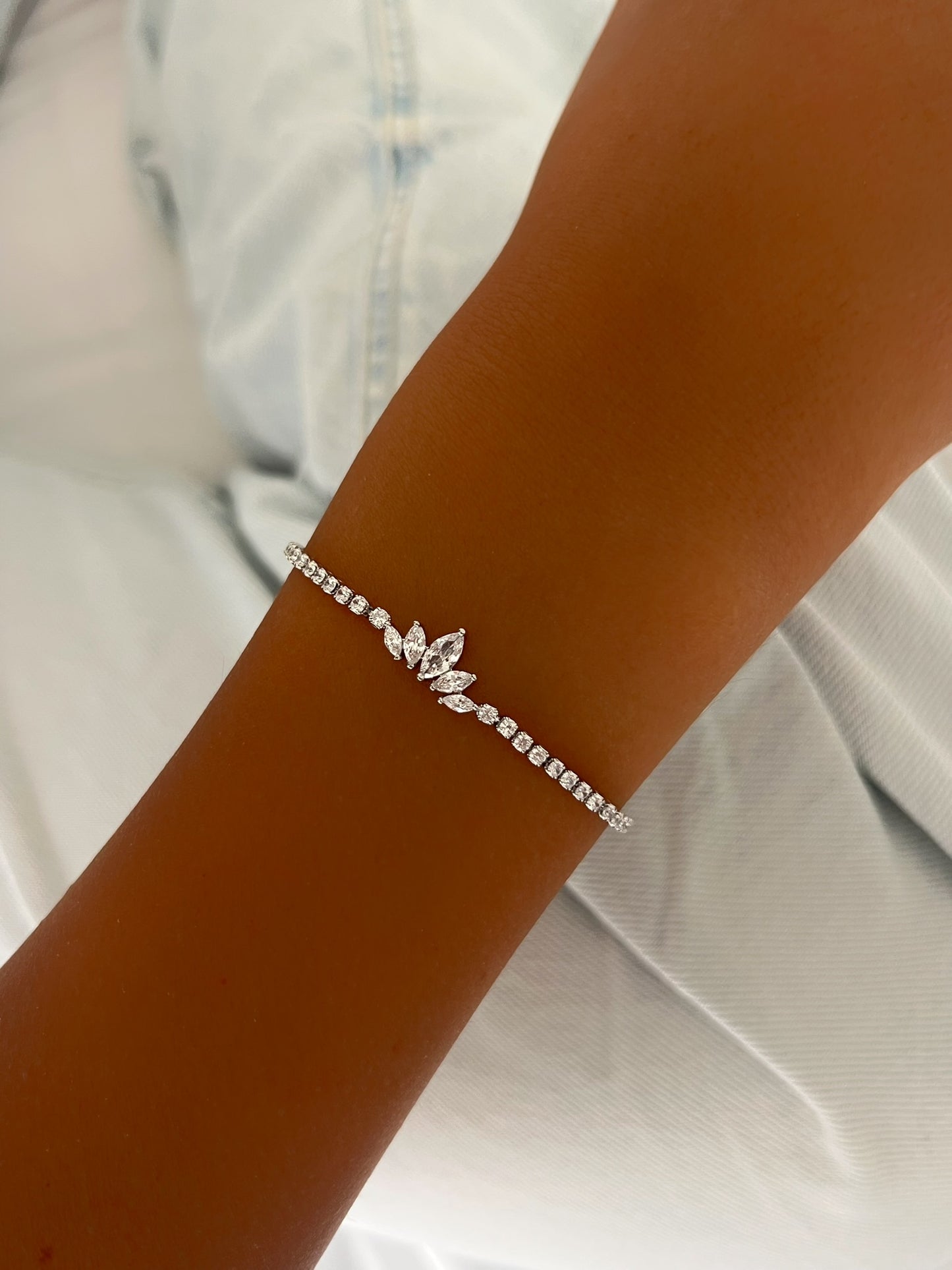 צמיד טניס פרח לוטוס בל